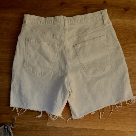 Universal Thread White Women's Bermuda Shorts, 8/29R, VGUC, Frayed Hem - Picture 8 of 8